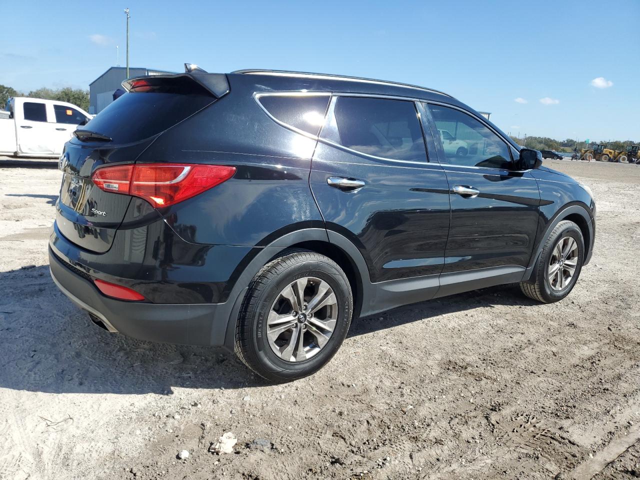 2015 Hyundai Santa Fe - Image 3