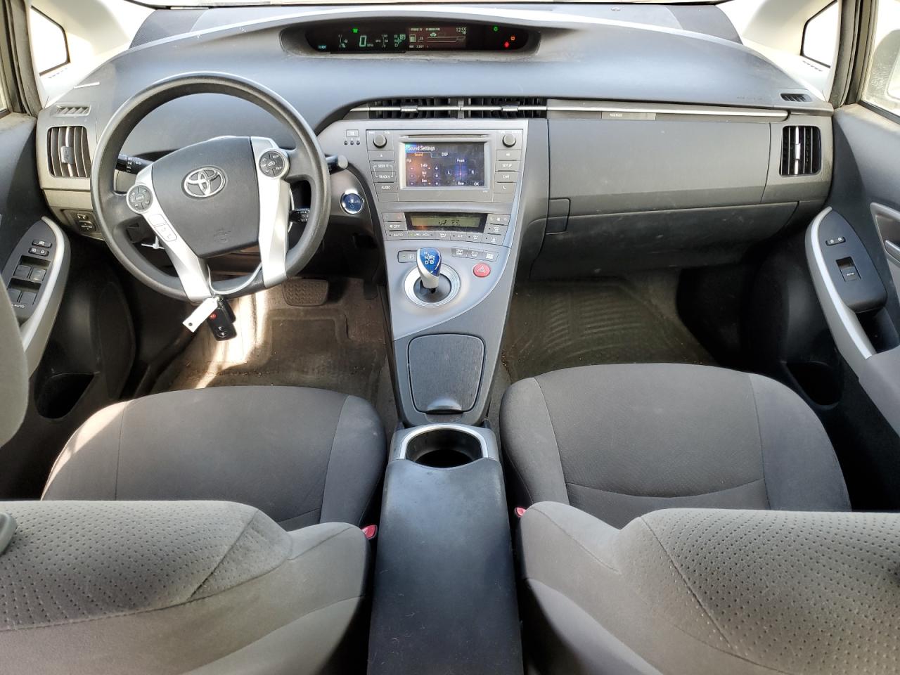 2013 Toyota Prius - Image 8
