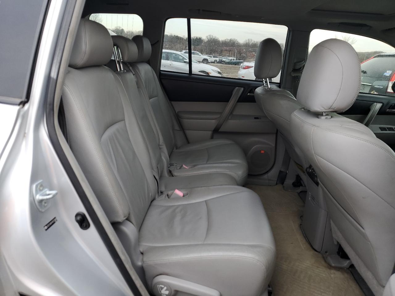 2009 Toyota Highlander - Image 11