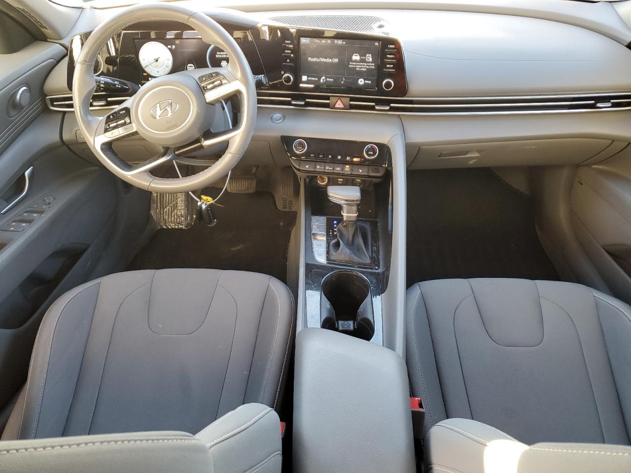 2022 Hyundai Elantra - Image 8