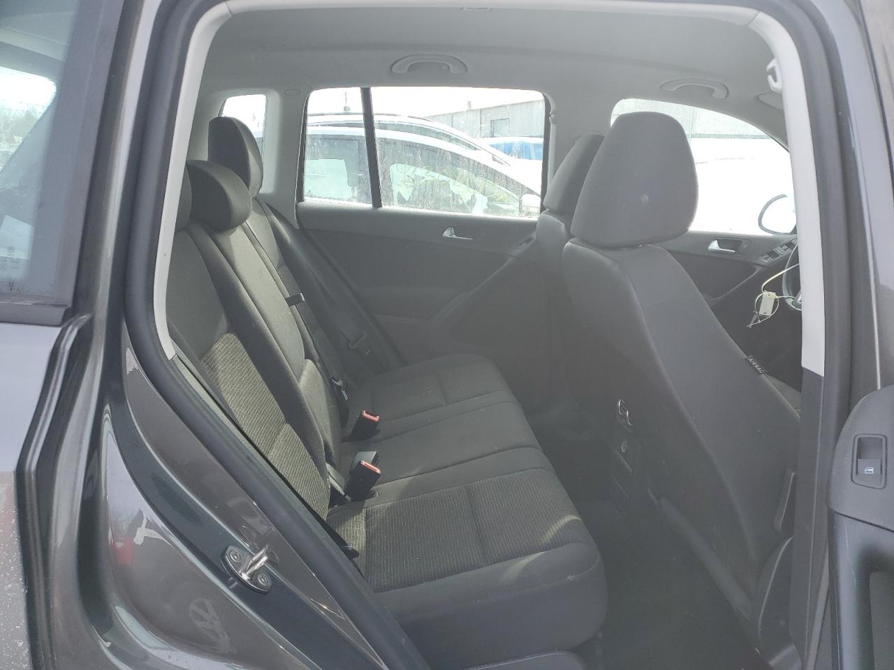 2015 Volkswagen Tiguan - Image 11