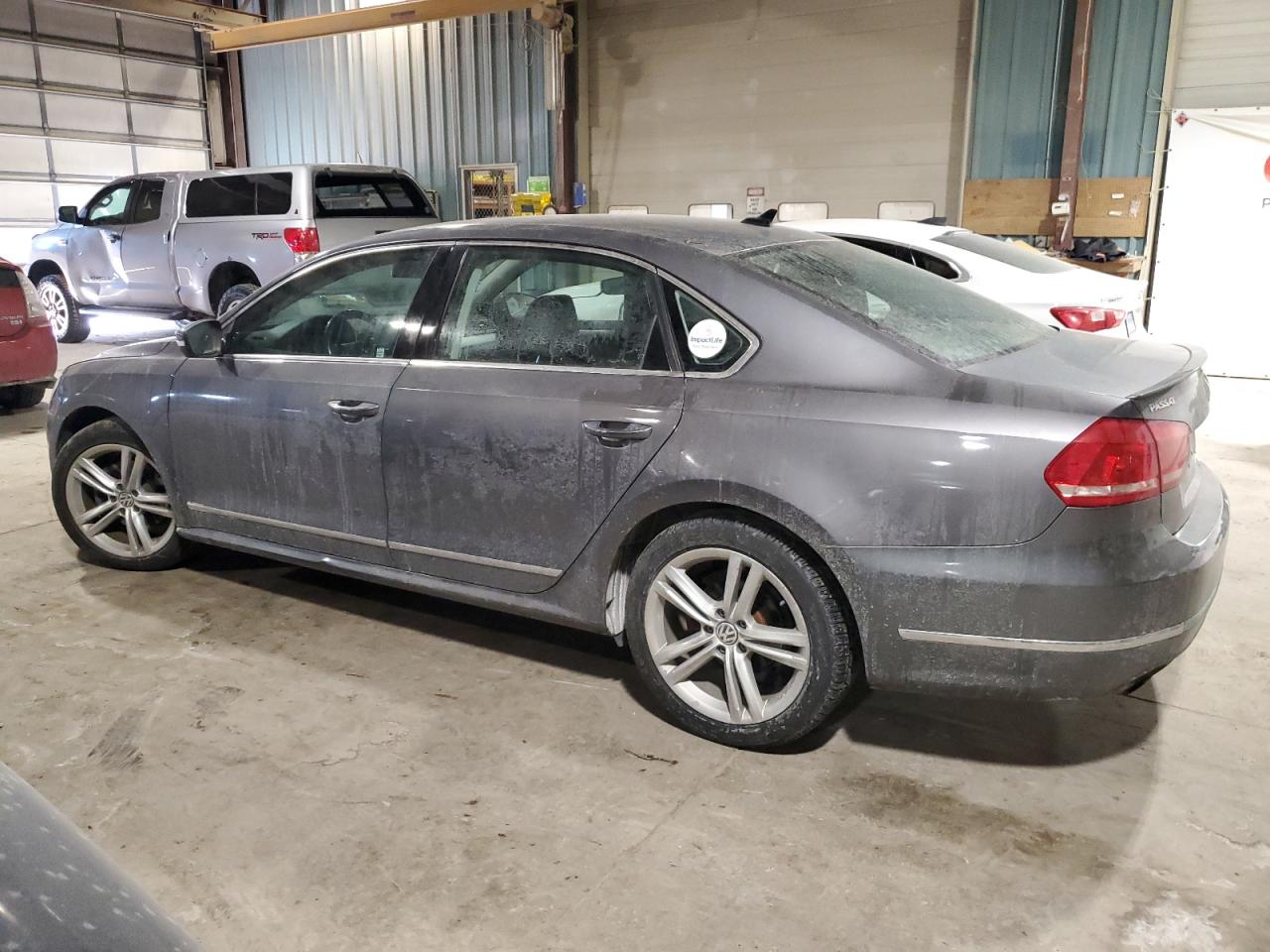 2015 Volkswagen Passat - Image 2