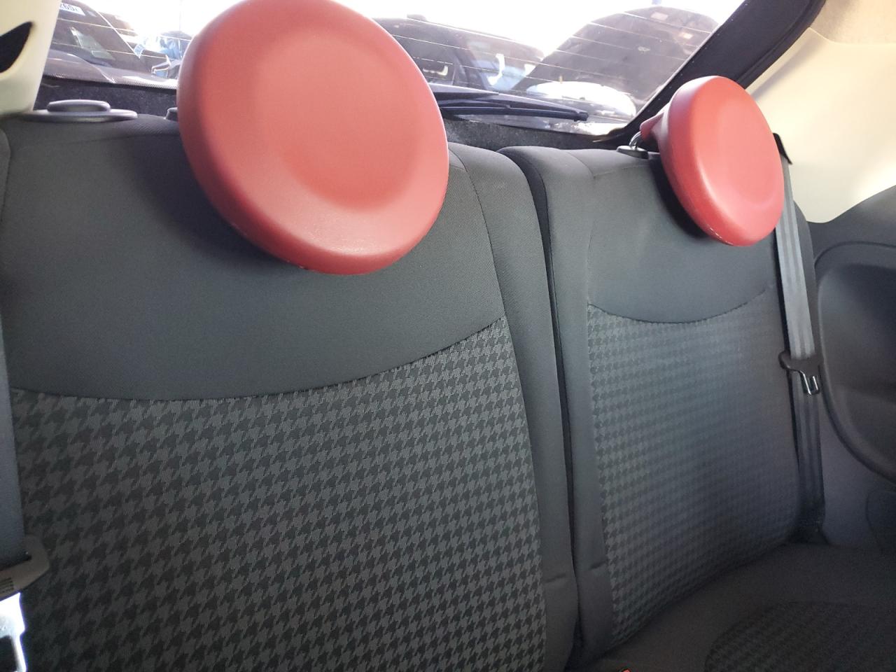 2018 Fiat 500 - Image 10