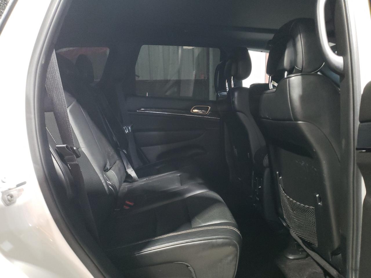 2017 Jeep Grand Cherokee - Image 11