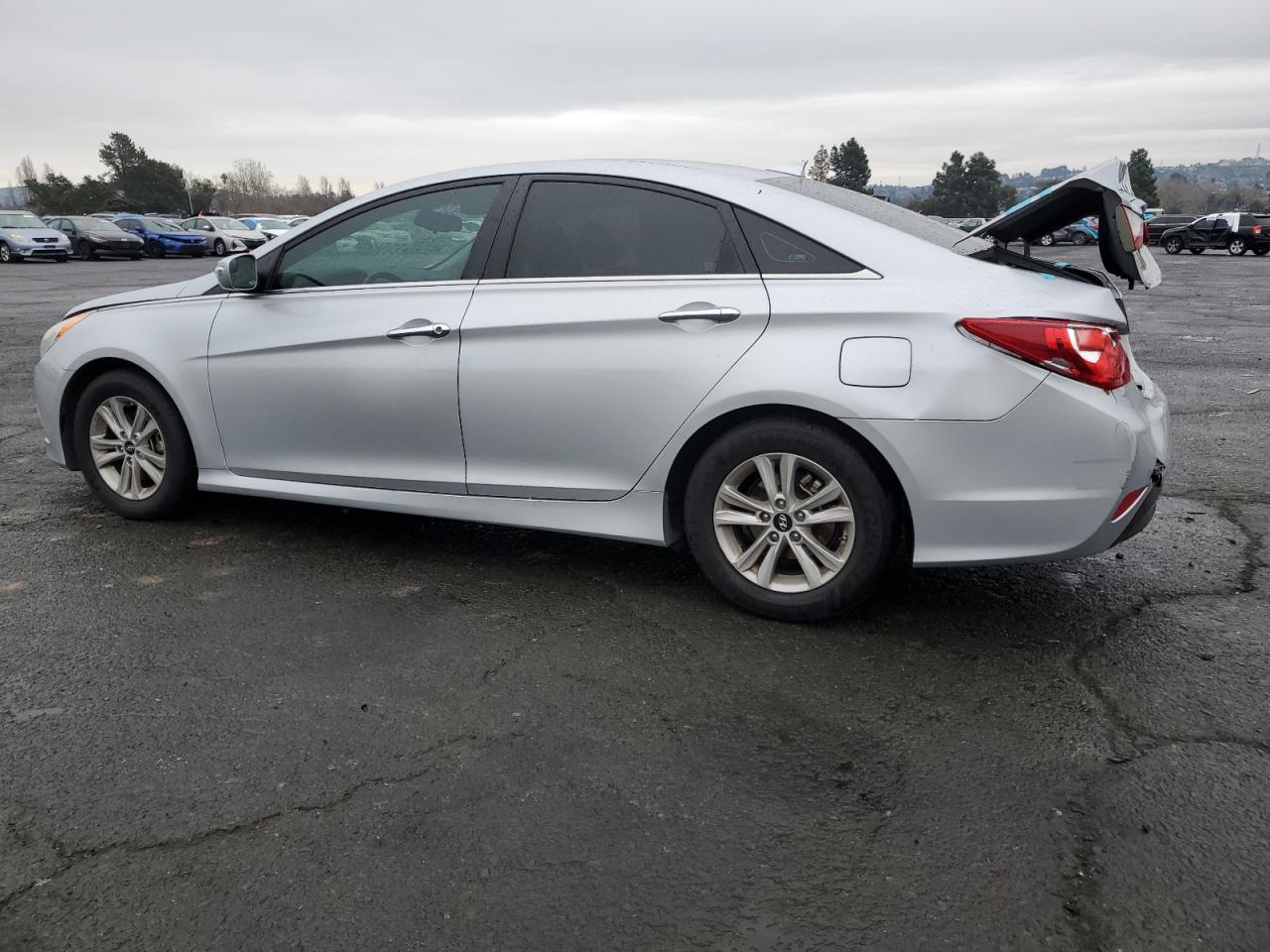 2014 Hyundai Sonata - Image 2