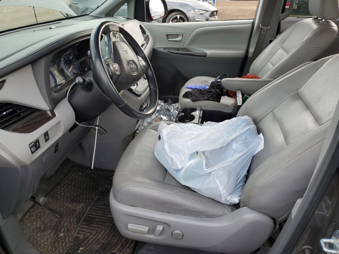 2015 Toyota Sienna - Image 7