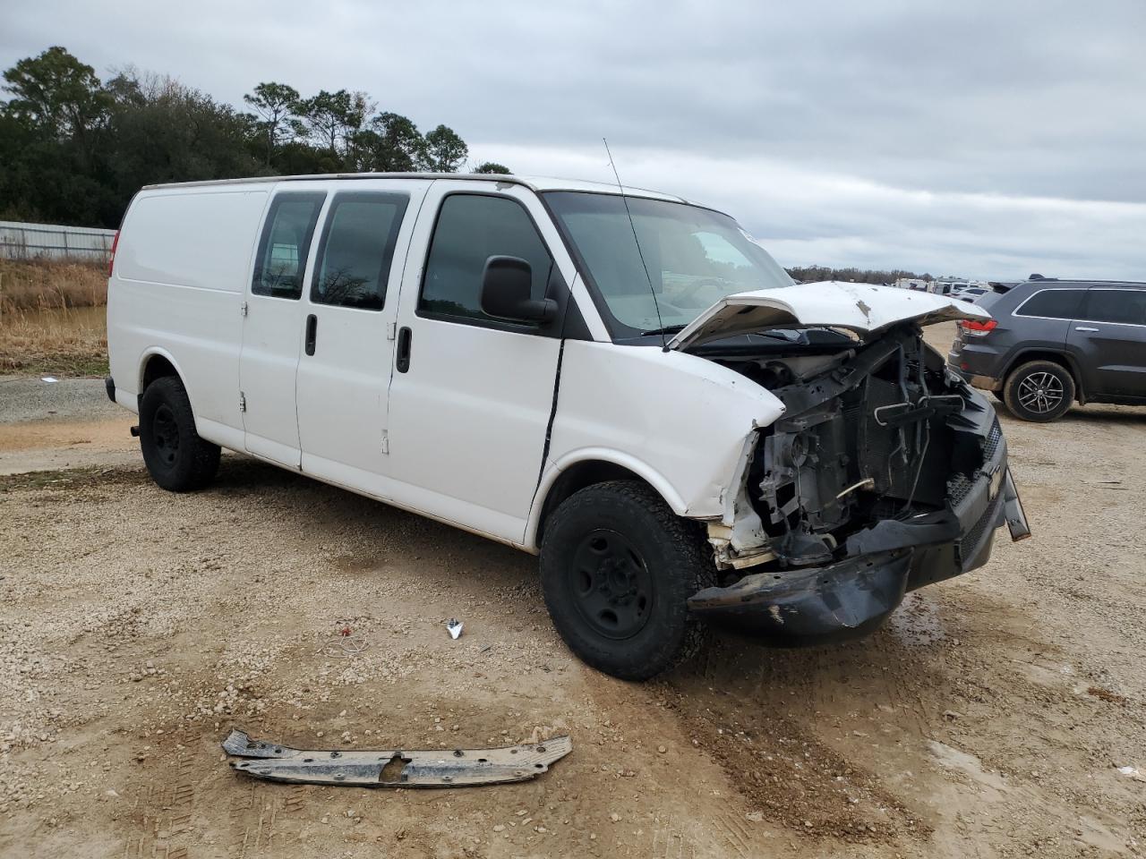 2011 Chevrolet Express - Image 4