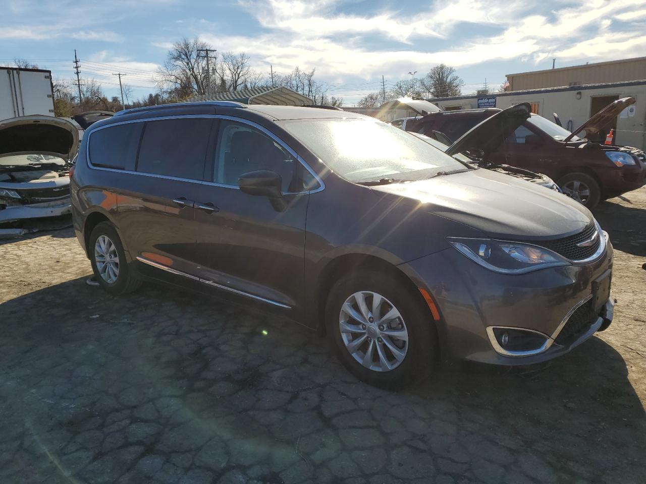 2019 Chrysler Pacifica - Image 4