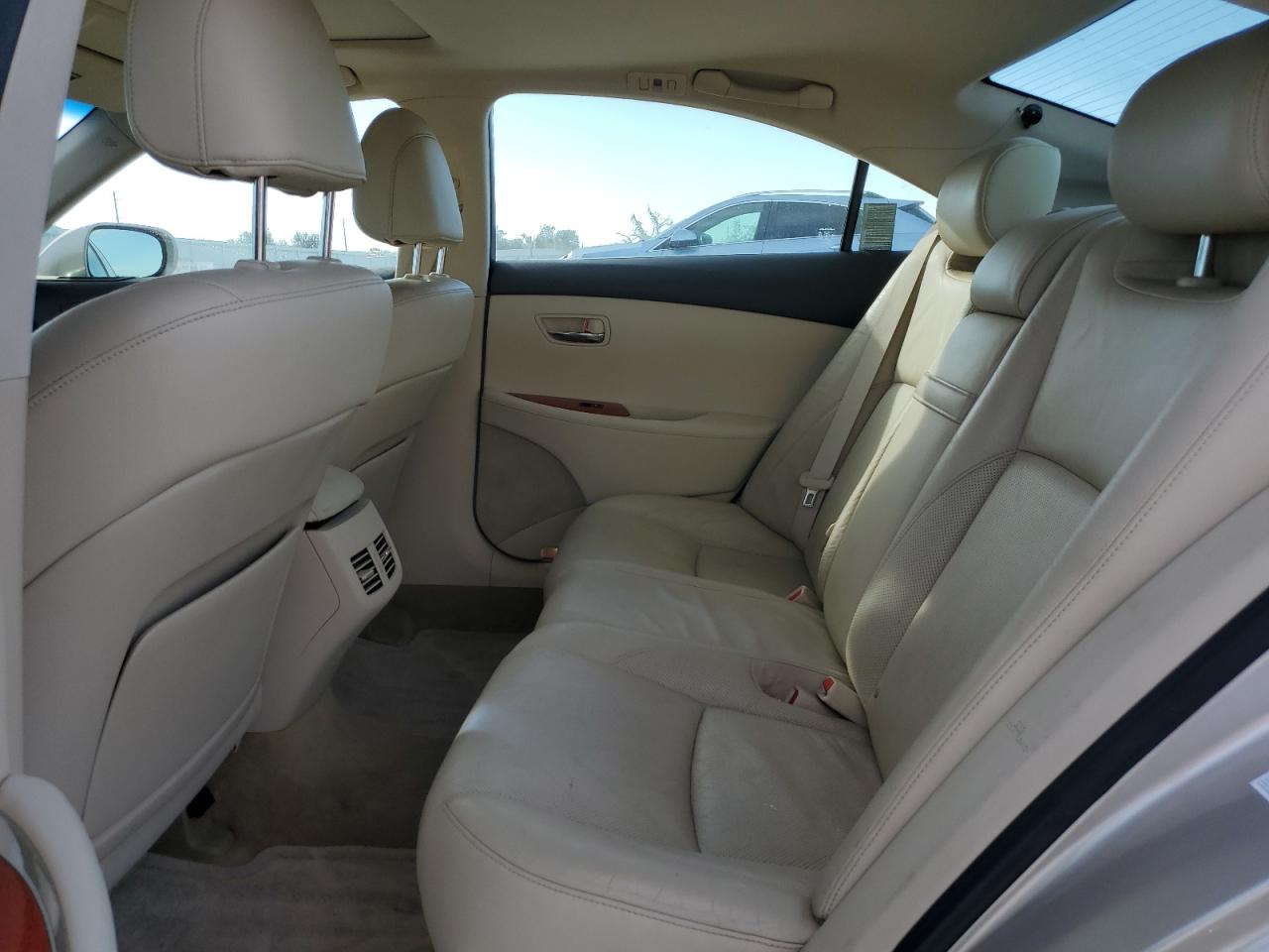 2010 Lexus ES - Image 10