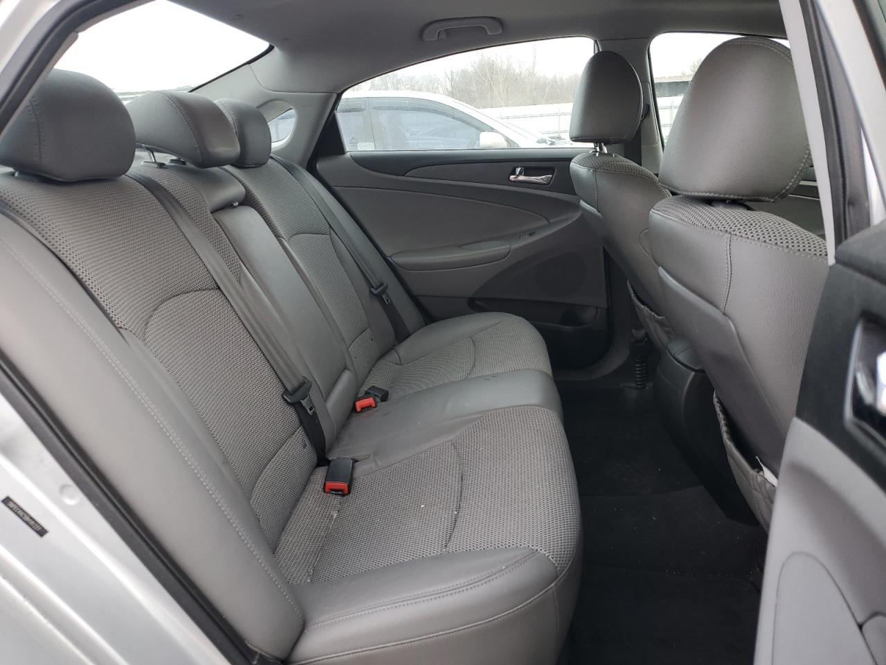 2011 Hyundai Sonata - Image 10