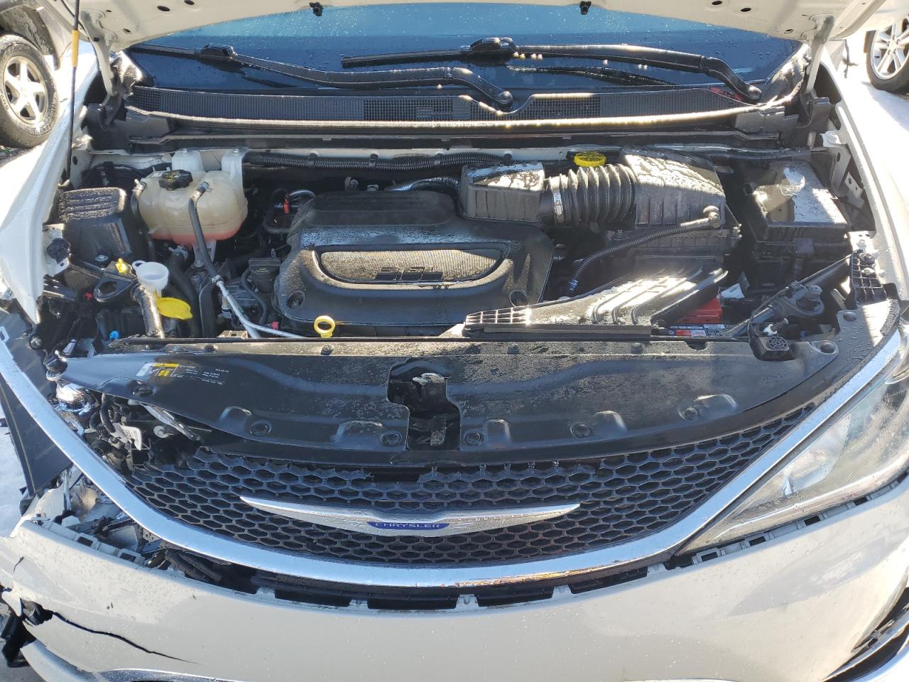 2020 Chrysler Pacifica - Image 12