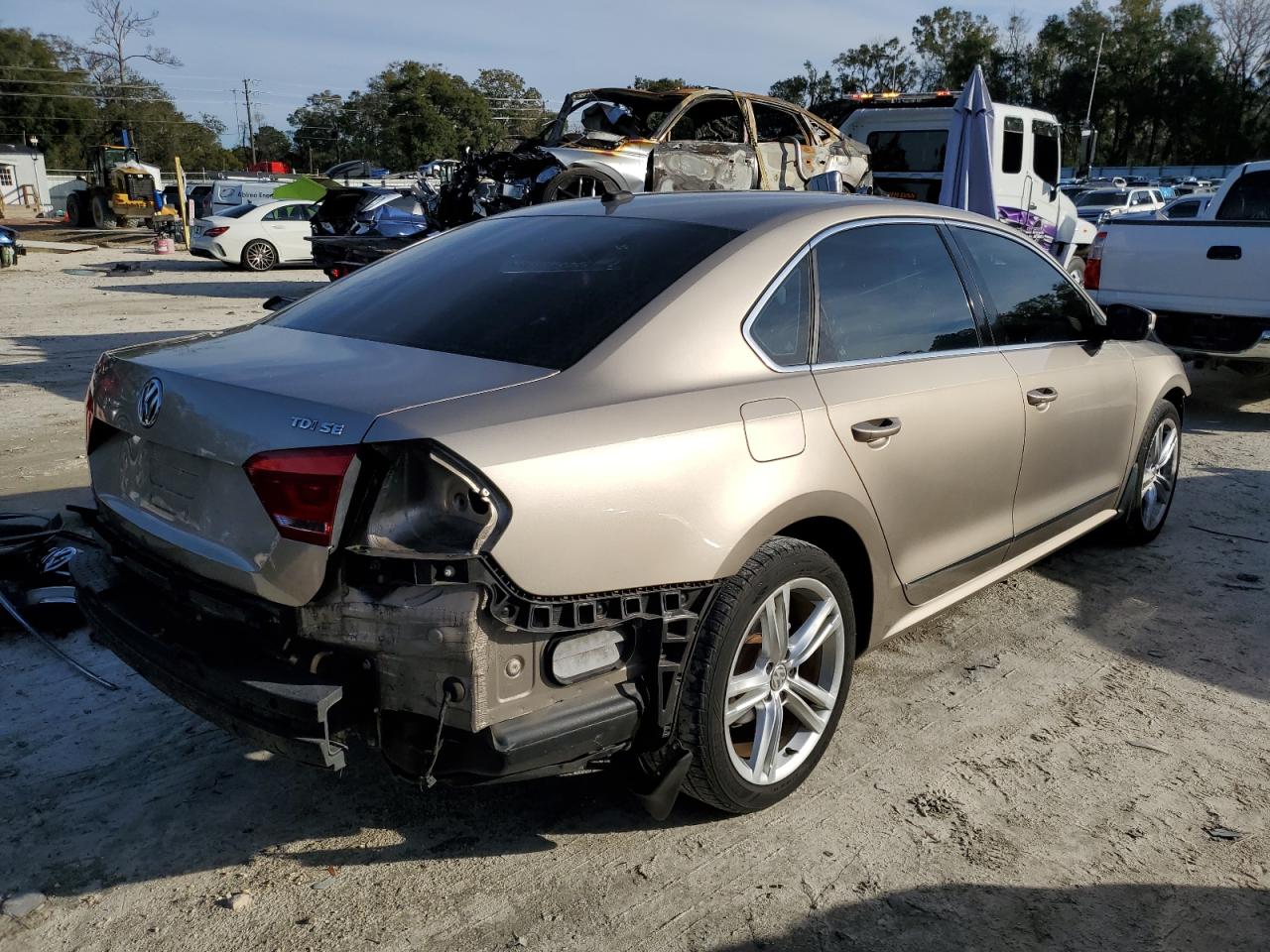 2015 Volkswagen Passat - Image 3