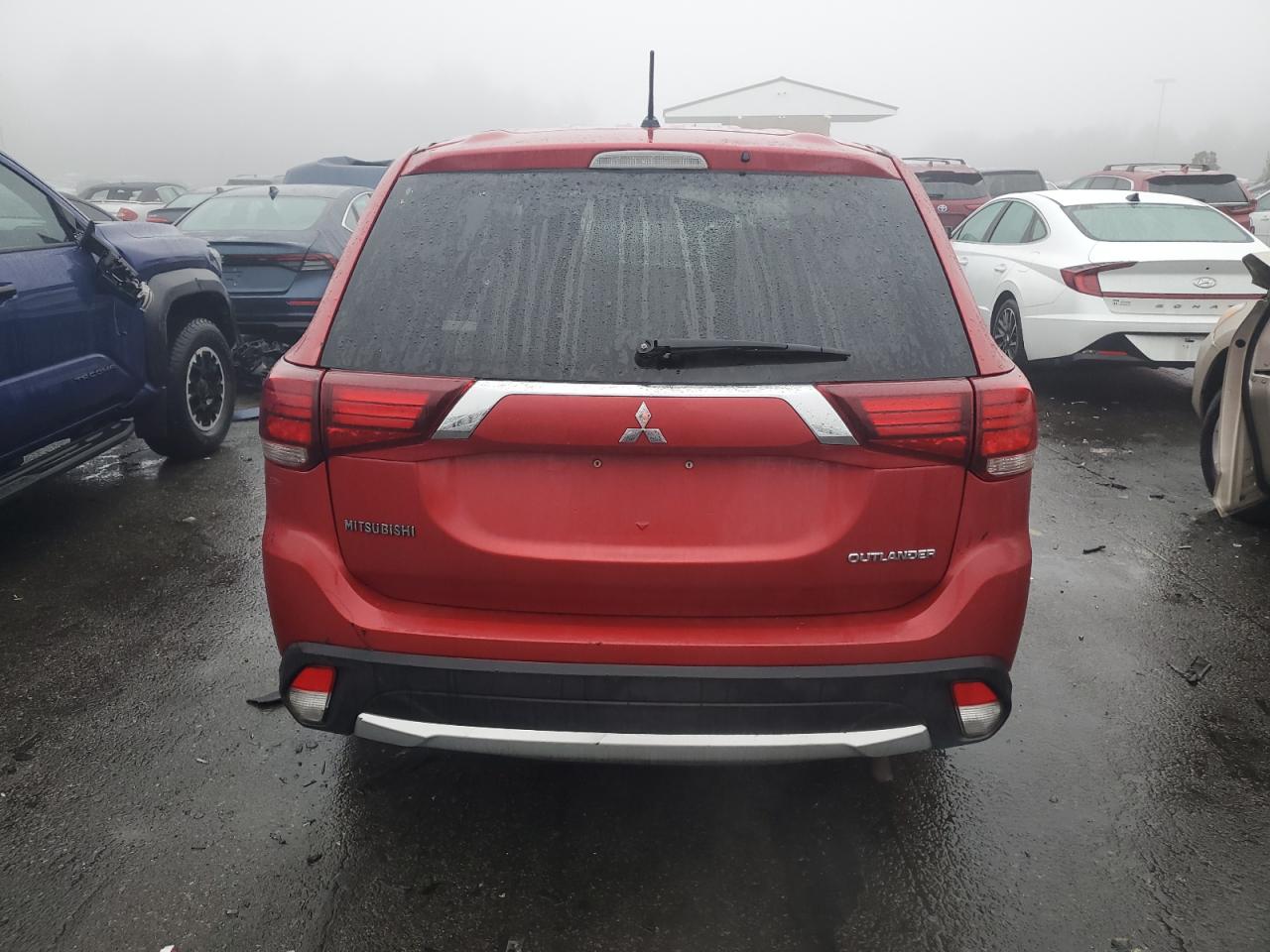 2016 Mitsubishi Outlander - Image 6