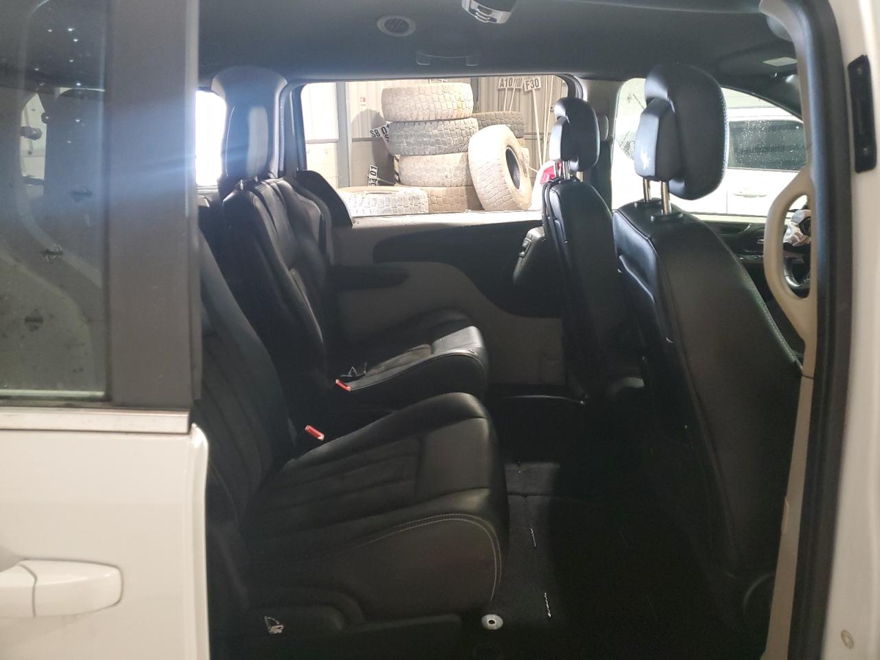 2019 Dodge Caravan - Image 12