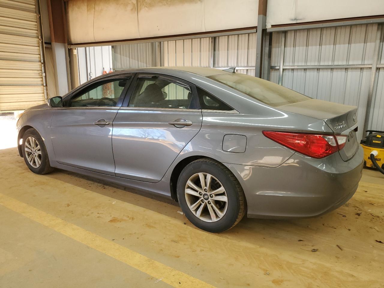 2013 Hyundai Sonata - Image 2