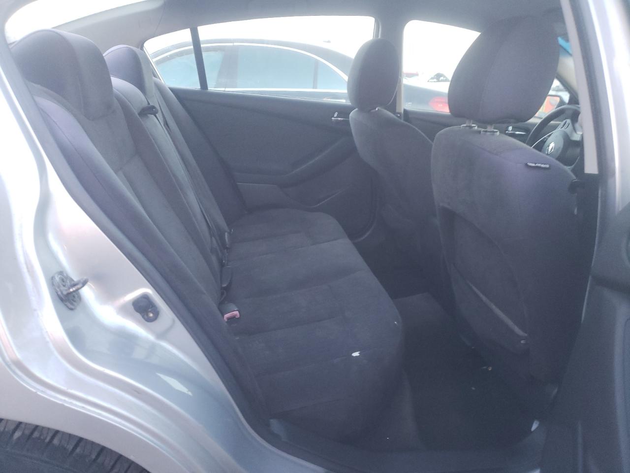2010 Nissan Altima - Image 10