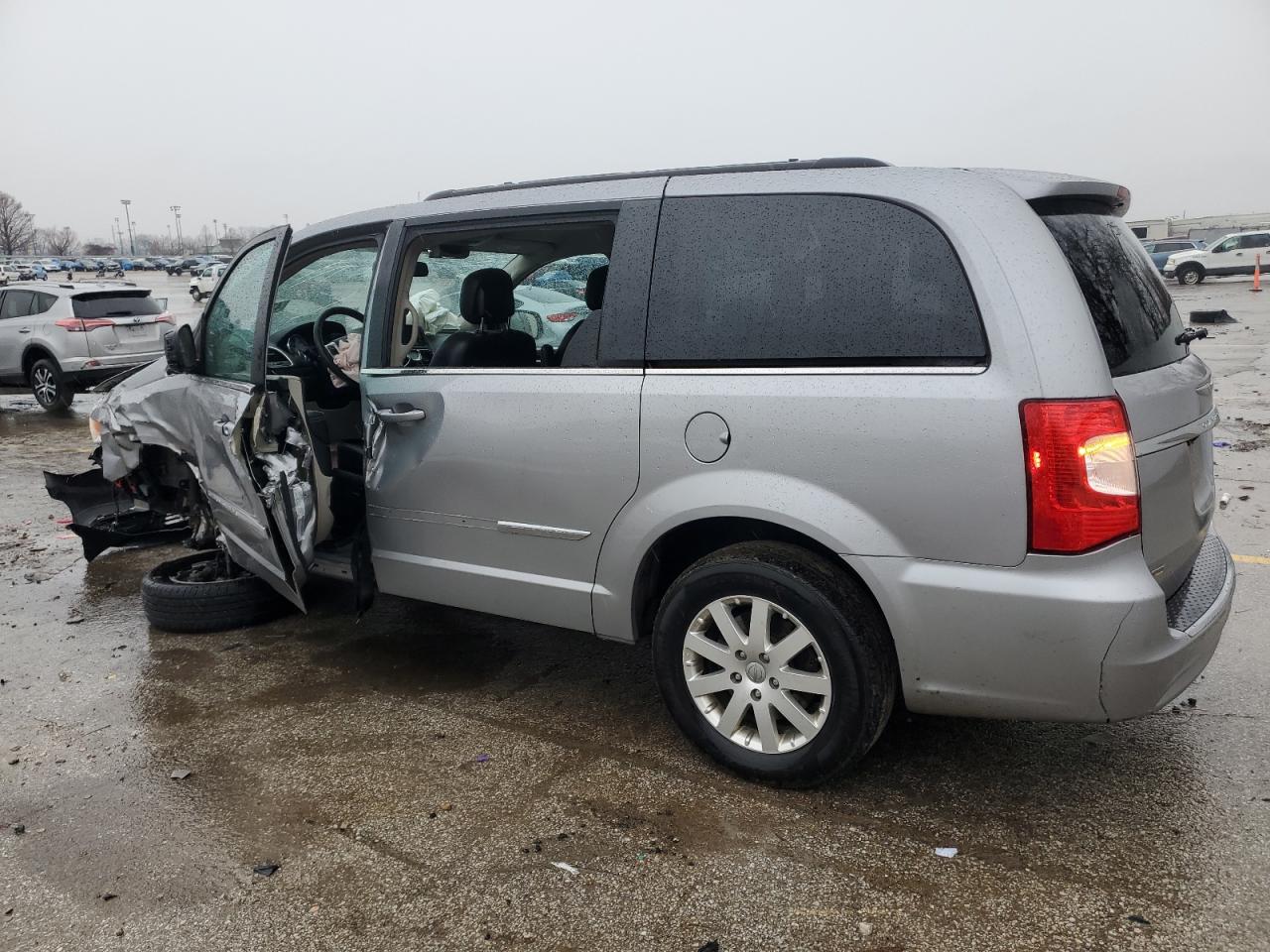 2016 Chrysler Town & Country - Image 2
