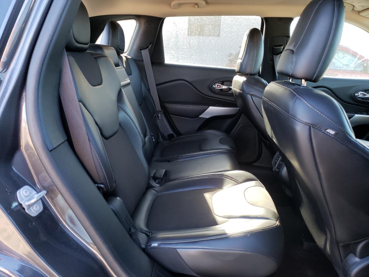2018 Jeep Grand Cherokee - Image 11