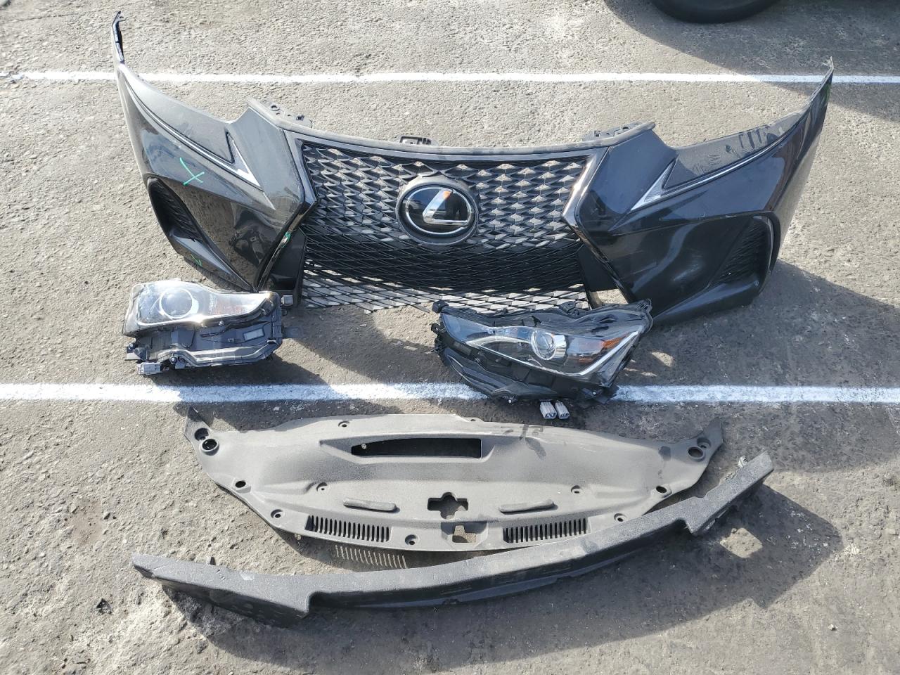 2017 Lexus IS - Image 12