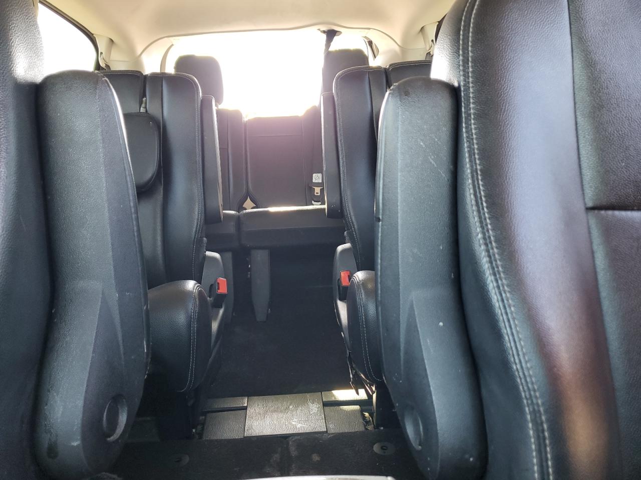 2014 Chrysler Town & Country - Image 10