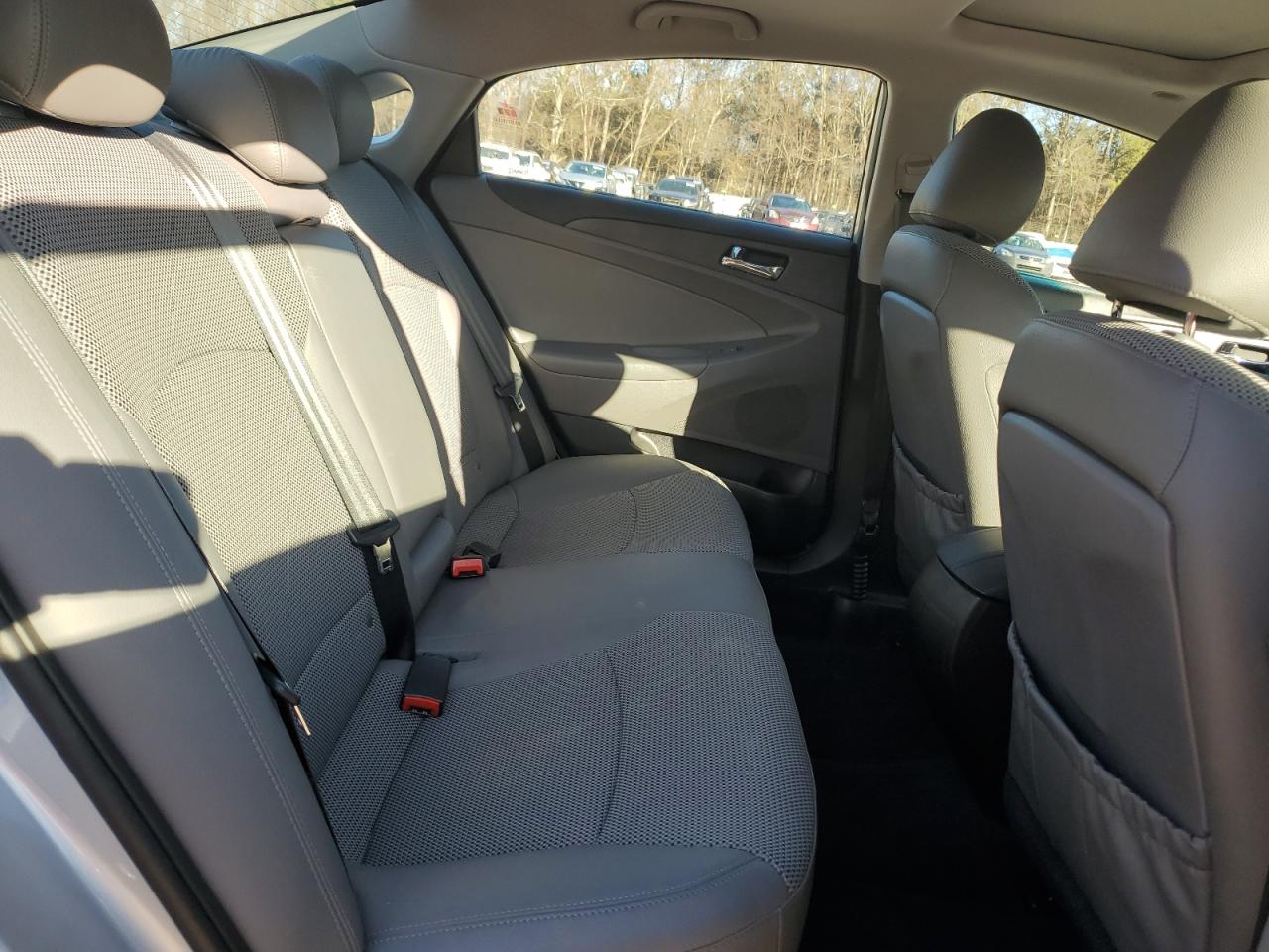 2012 Hyundai Sonata - Image 10