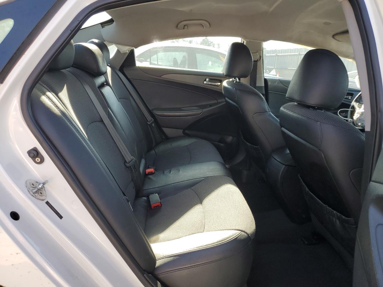 2011 Hyundai Sonata - Image 10