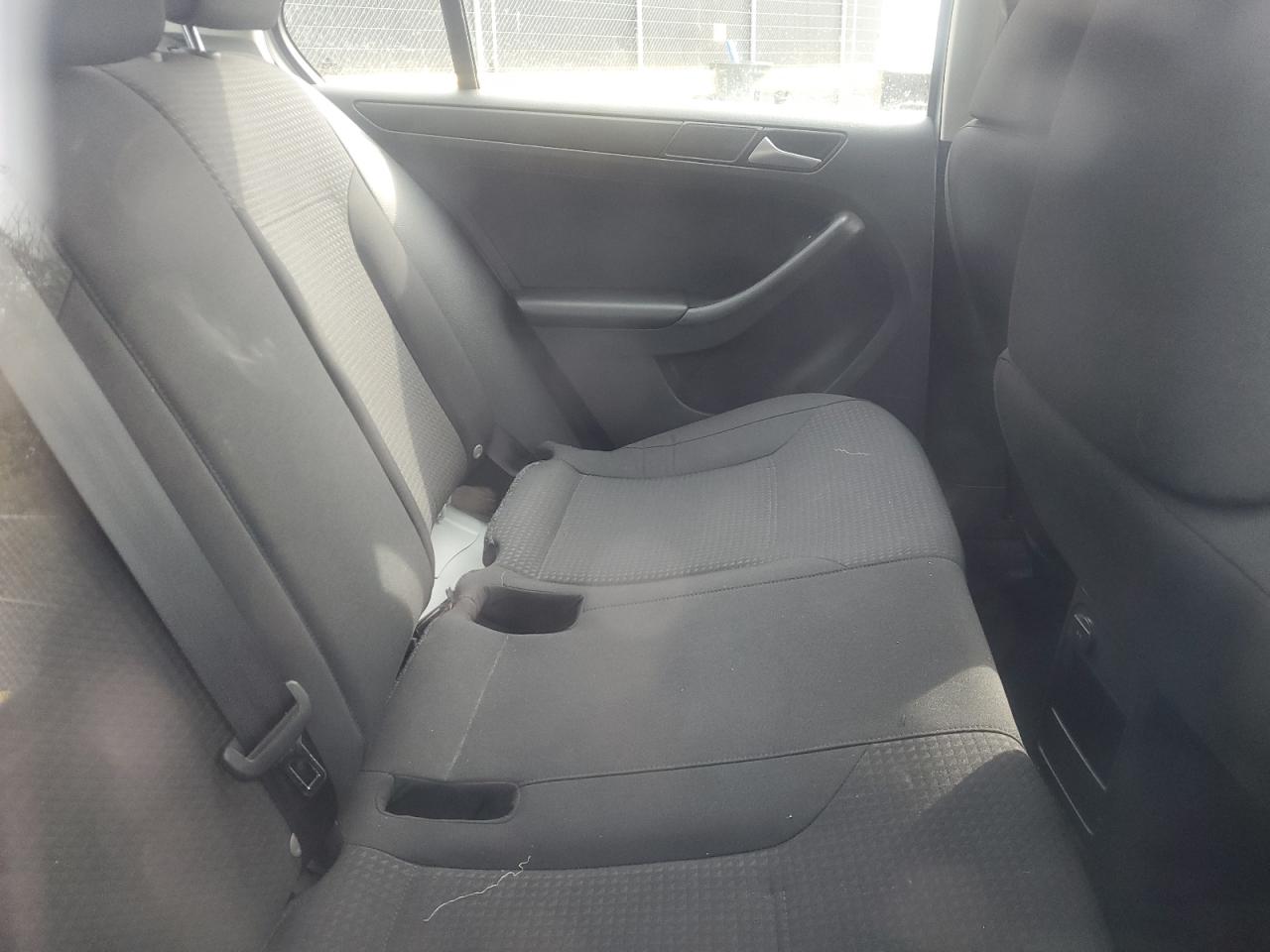 2016 Volkswagen Jetta - Image 10