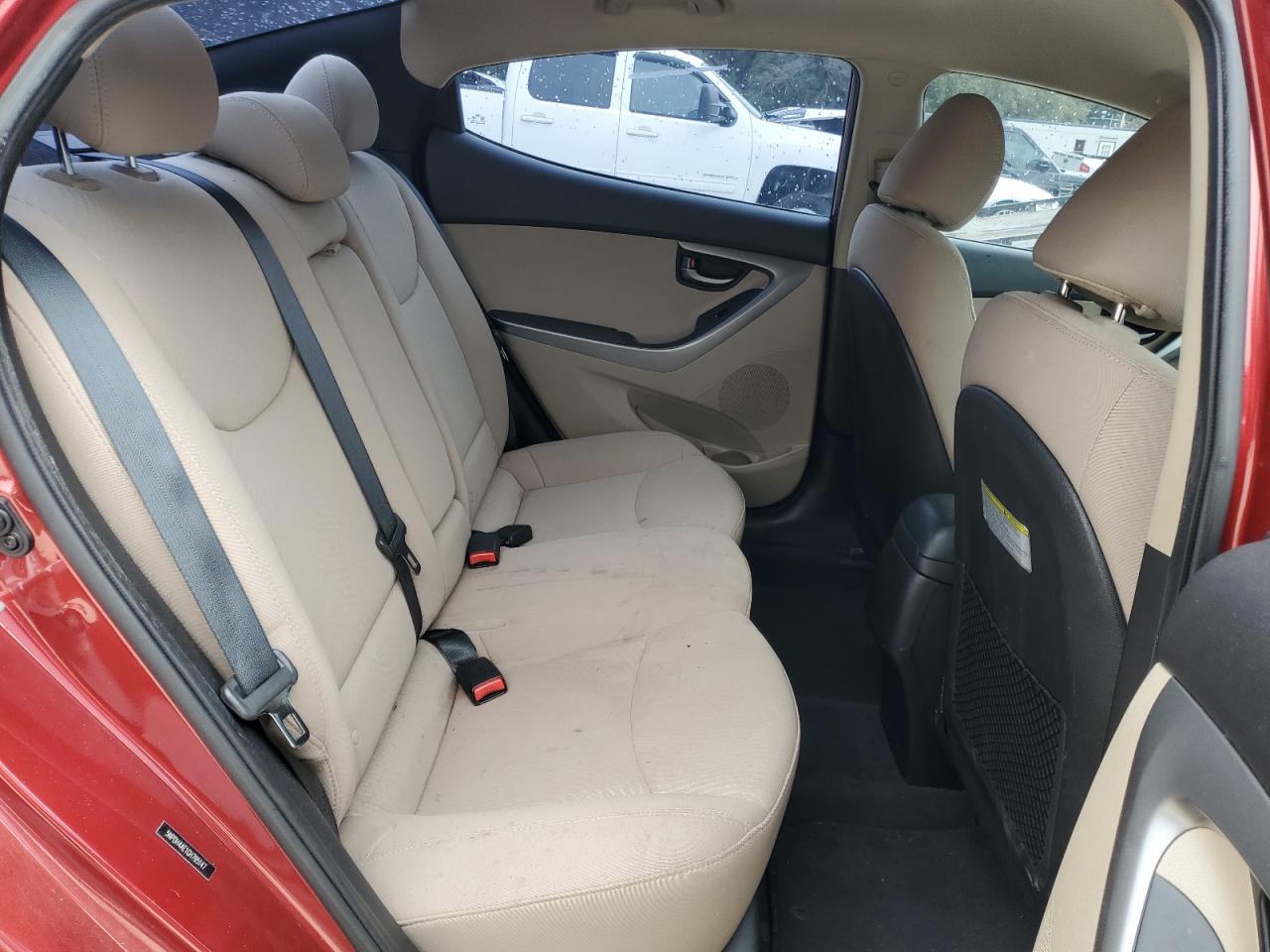 2016 Hyundai Elantra - Image 10