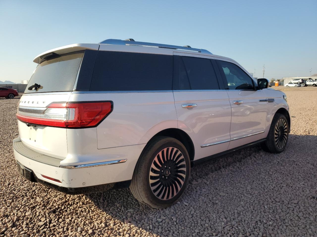 2018 Lincoln Navigator - Image 3