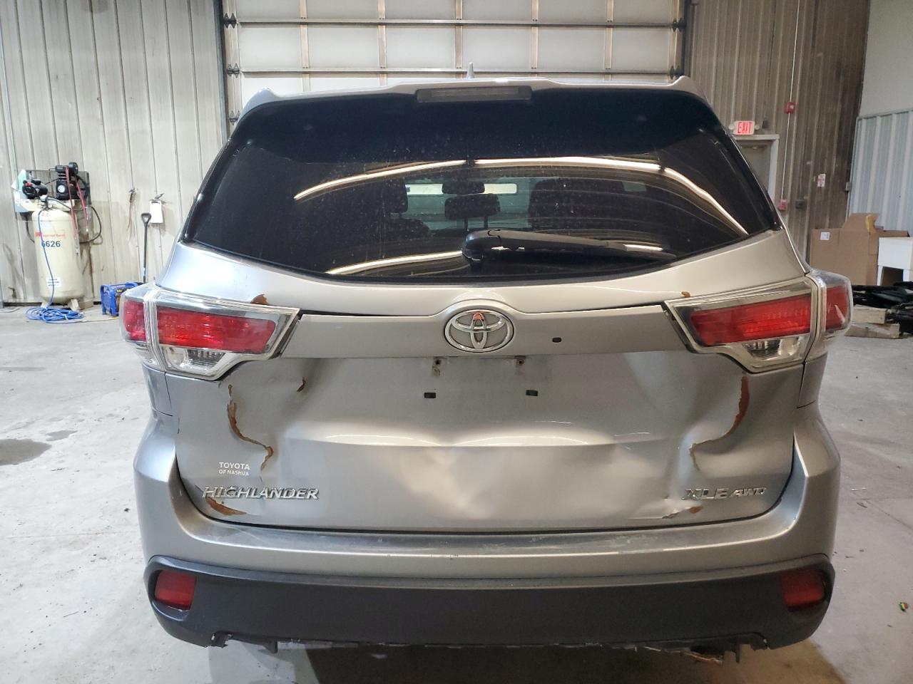 2014 Toyota Highlander - Image 6