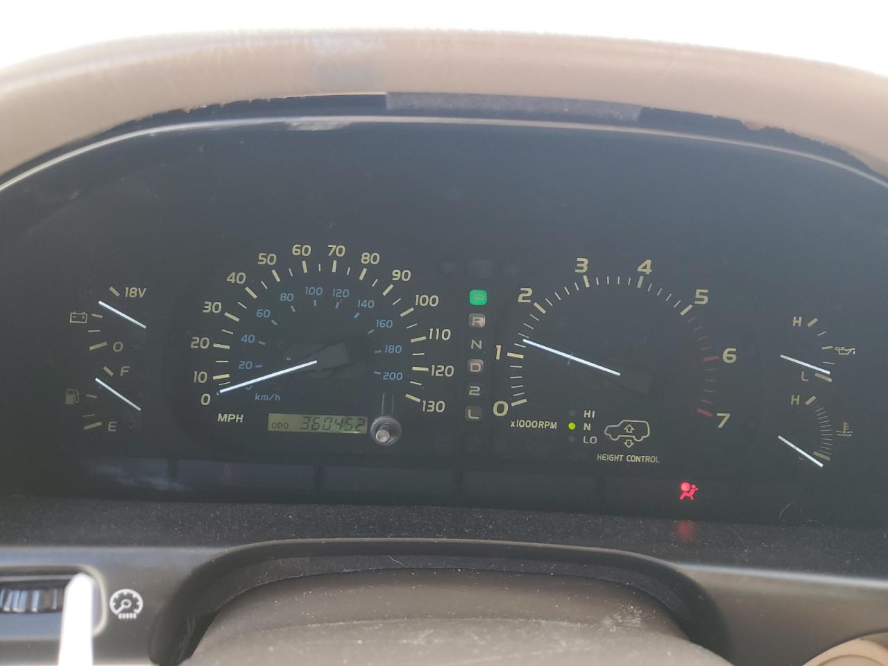 2000 Lexus LX - Image 9
