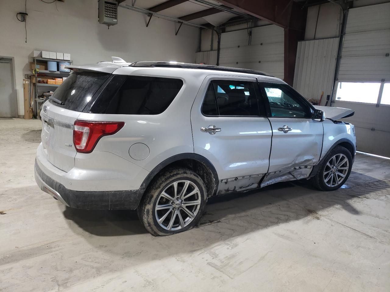 2016 Ford Explorer - Image 3