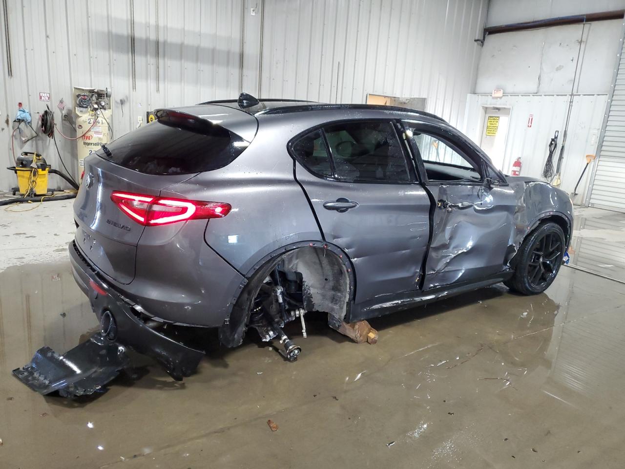 2019 Alfa Romeo Stelvio - Image 3