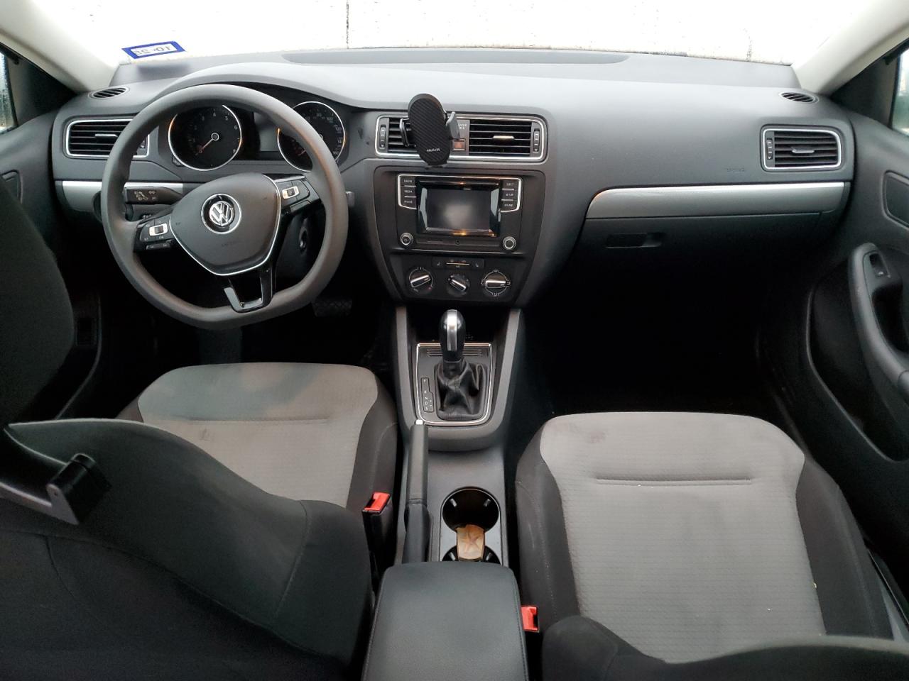 2017 Volkswagen Jetta - Image 8
