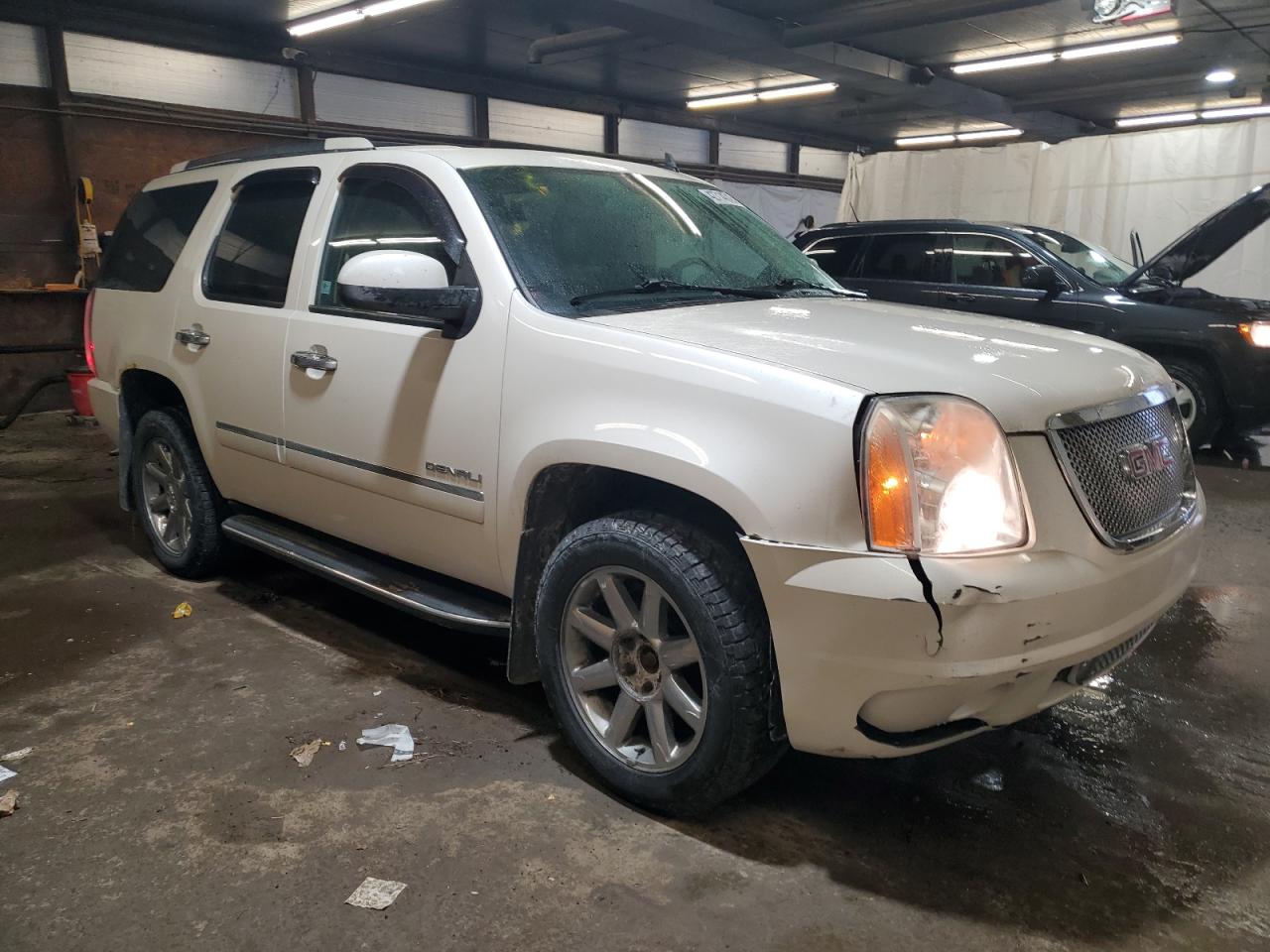 2010 GMC Yukon - Image 4
