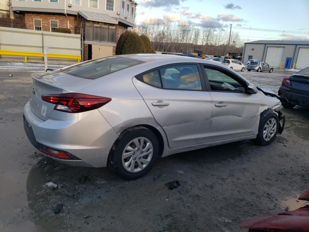 2019 Hyundai Elantra - Image 3
