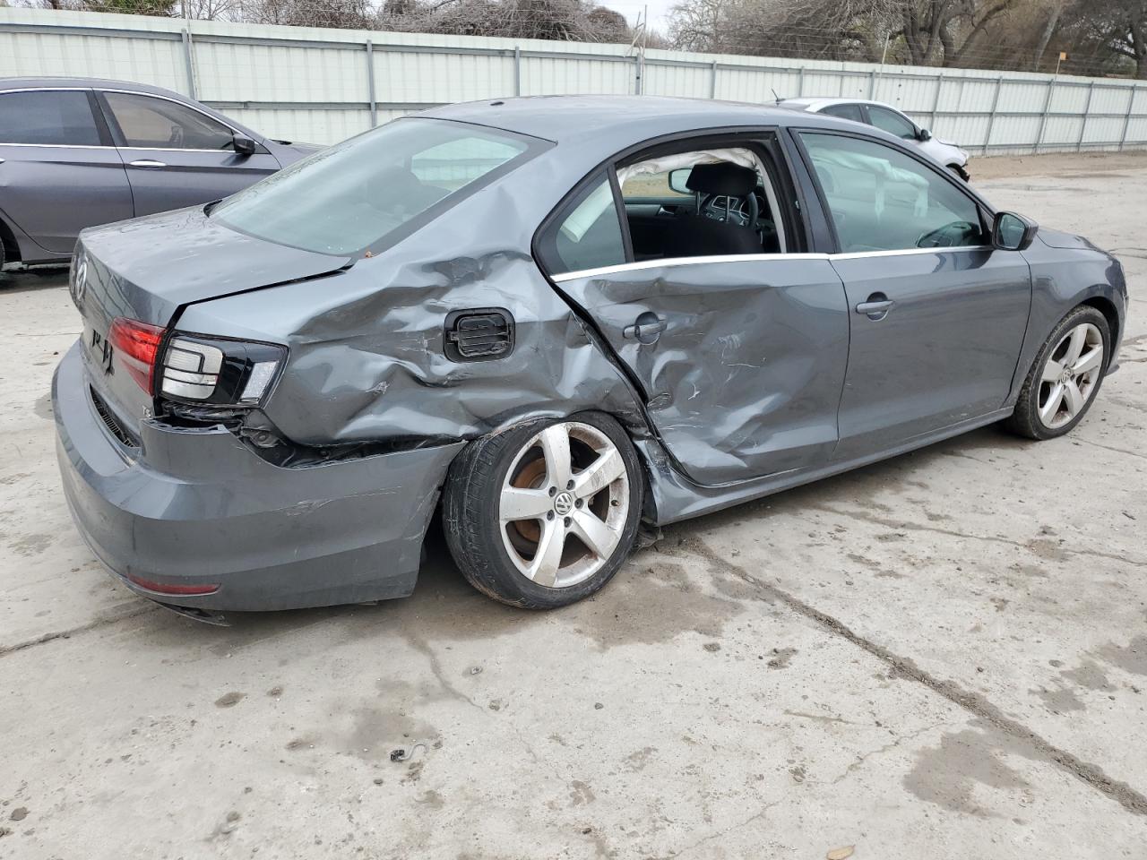 2017 Volkswagen Jetta - Image 3