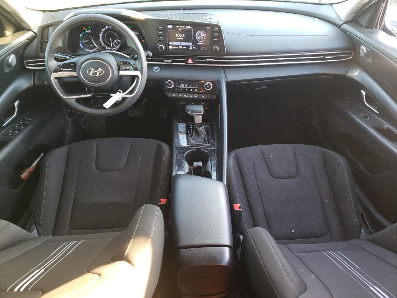 2022 Hyundai Elantra - Image 8