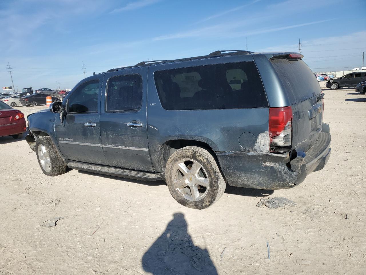 2010 Chevrolet Suburban - Image 2