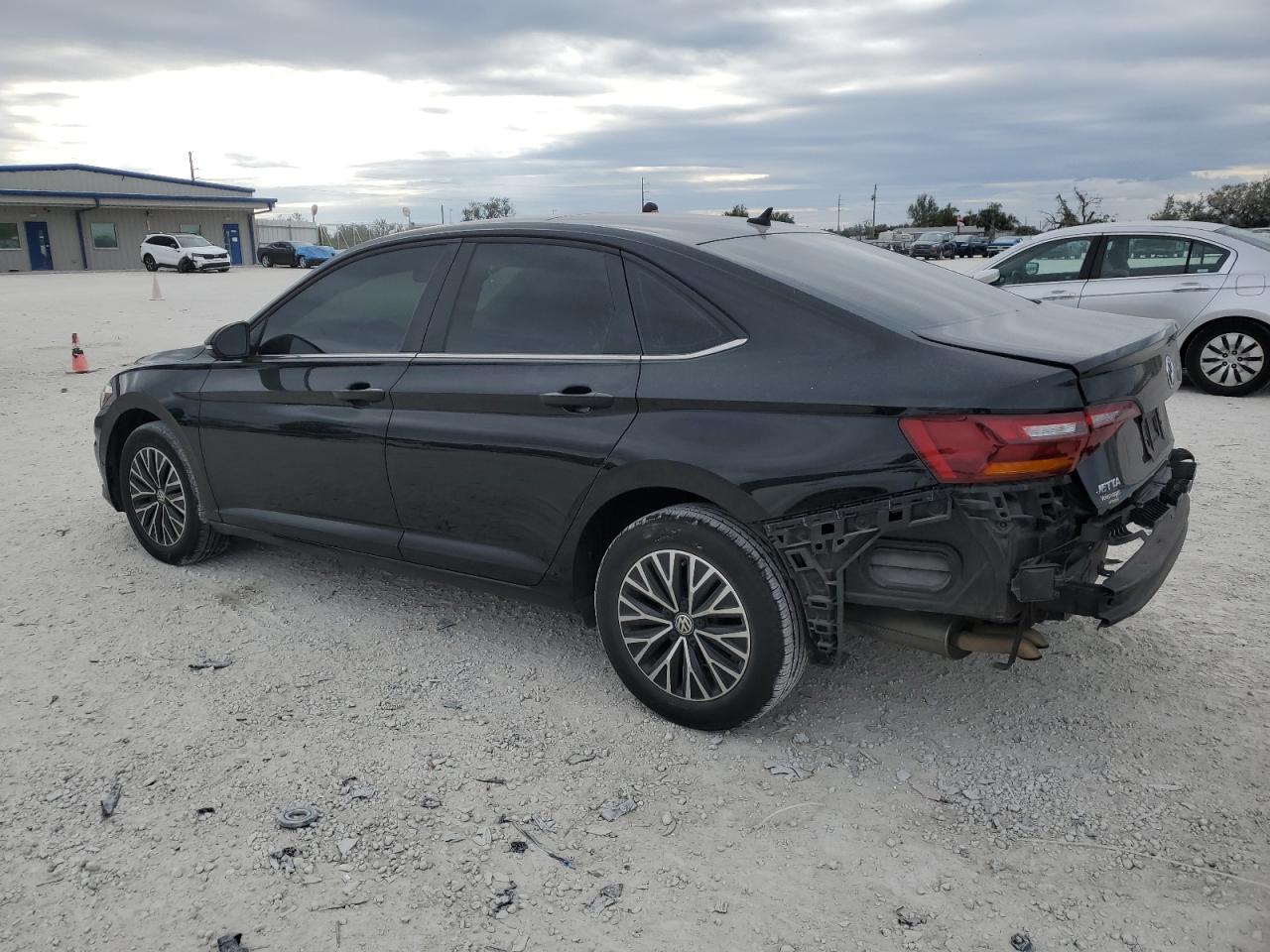 2019 Volkswagen Jetta - Image 2