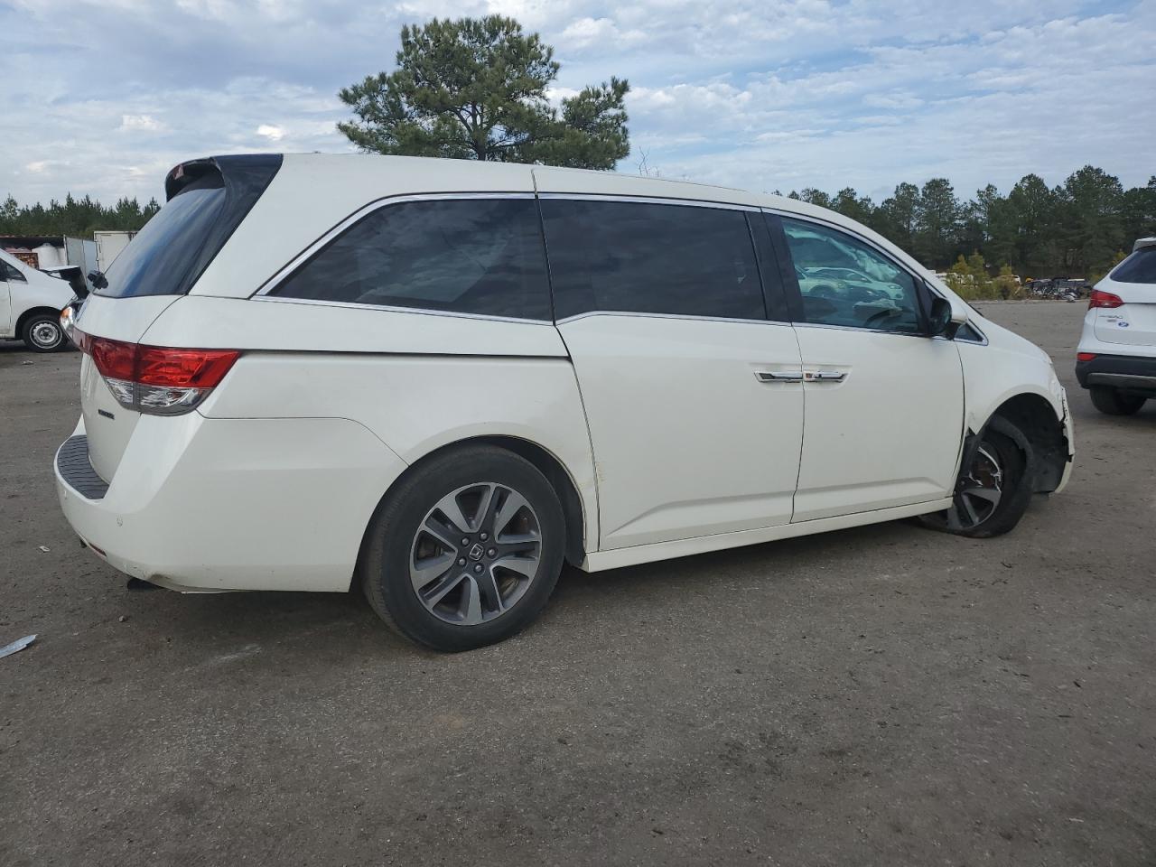 2016 Honda Odyssey - Image 3