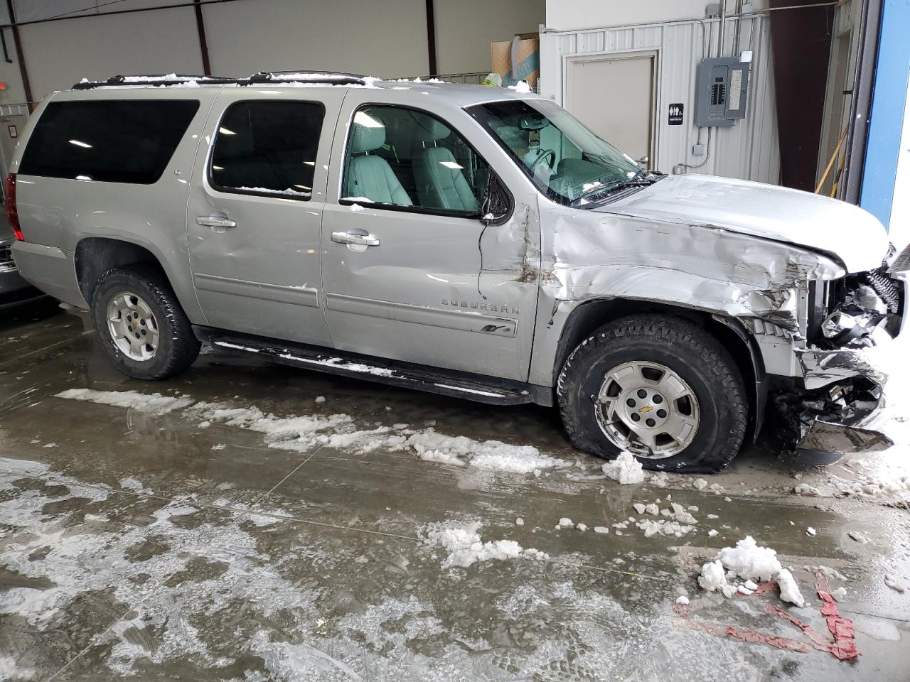2013 Chevrolet Suburban - Image 4