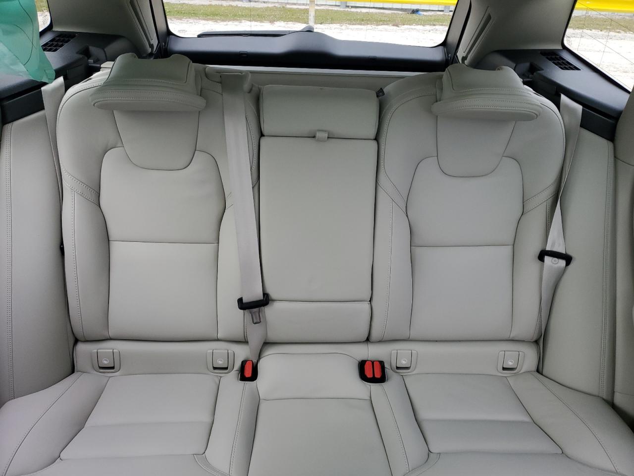 2022 Volvo XC60 - Image 10
