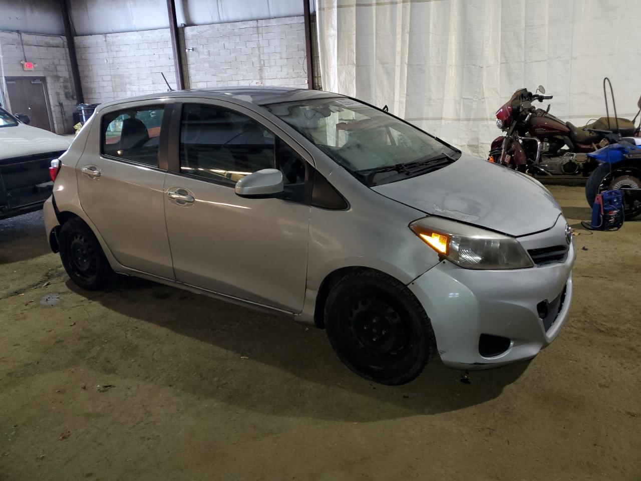 VIN JTDKTUD3XED578232 2014 TOYOTA YARIS no.4