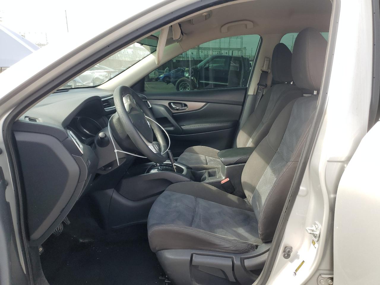 2016 Nissan Rogue - Image 7