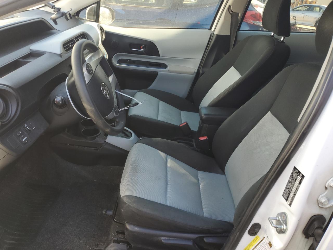 2012 Toyota Prius - Image 7