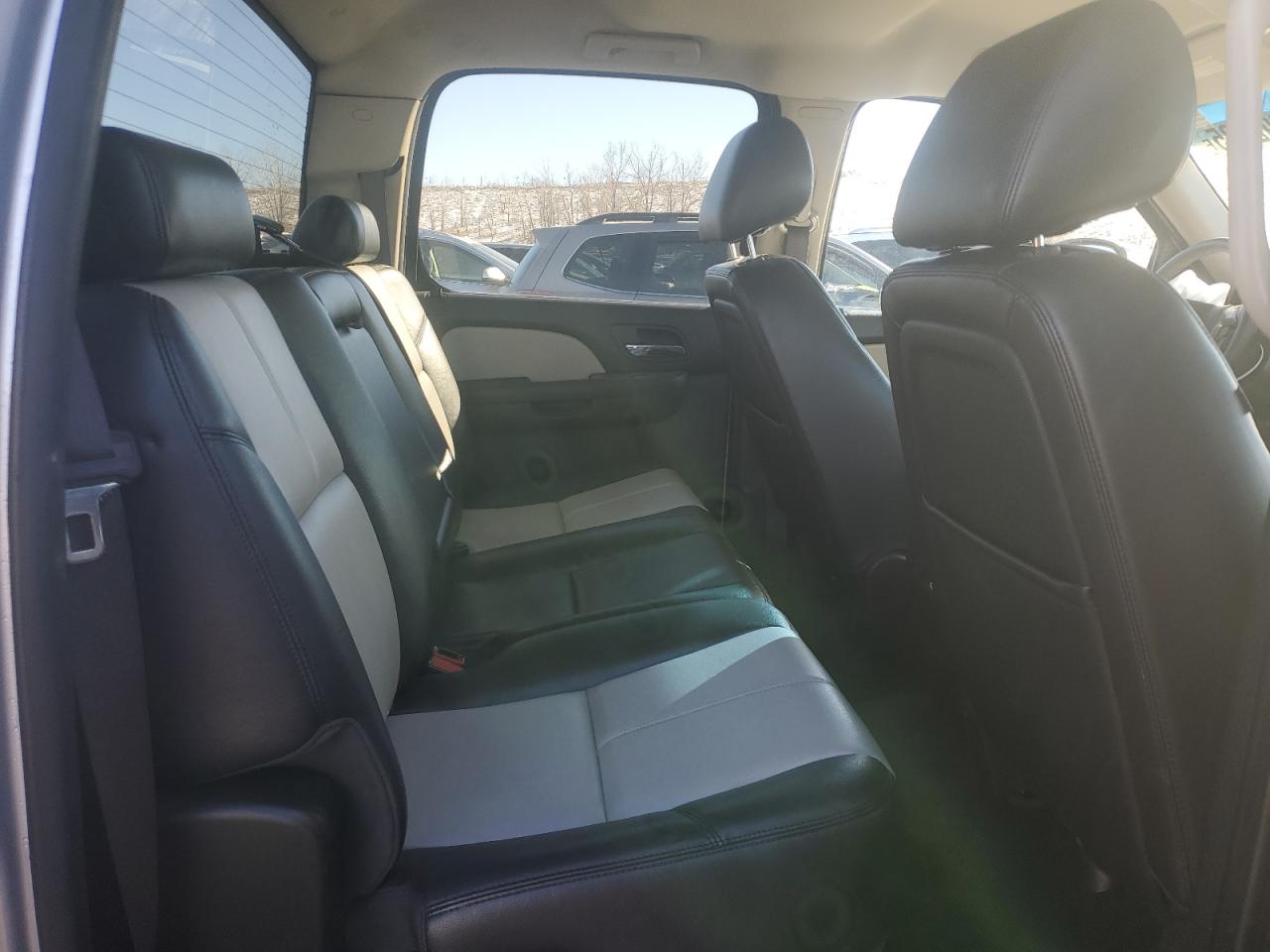 2013 GMC Sierra - Image 10