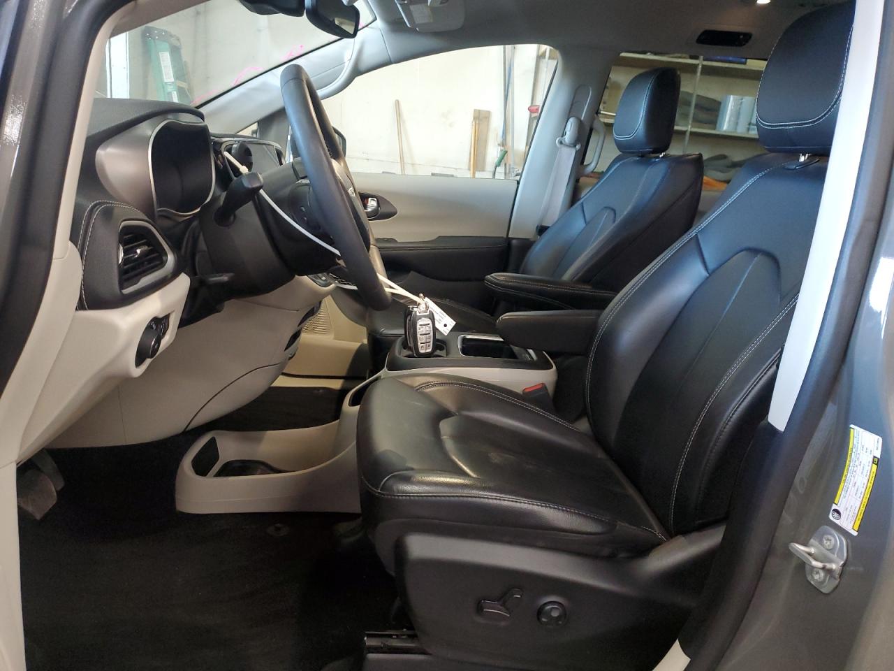 2022 Chrysler Pacifica - Image 7