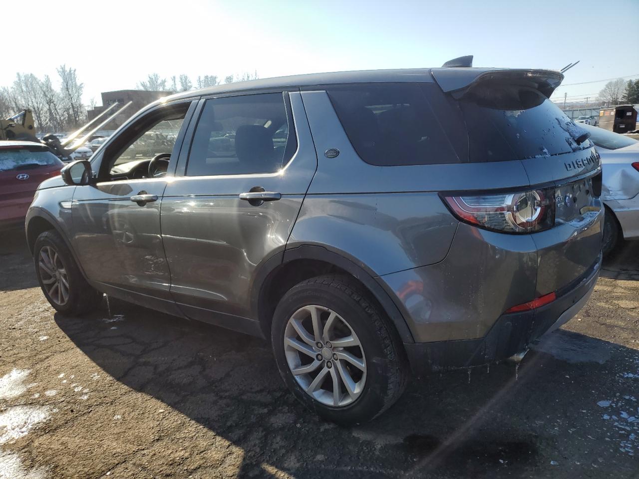 2017 Land Rover Discovery - Image 2