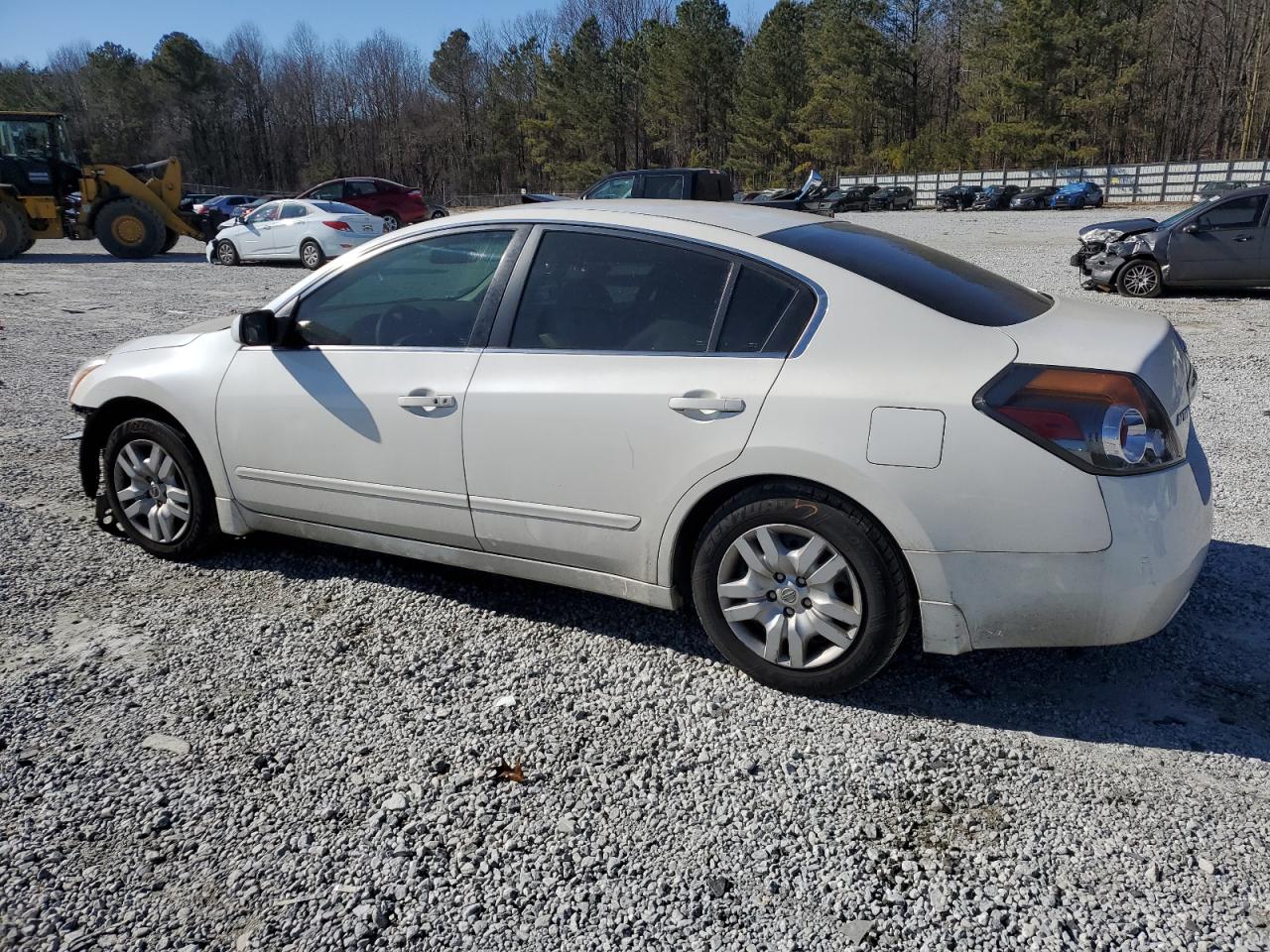 2010 Nissan Altima - Image 2